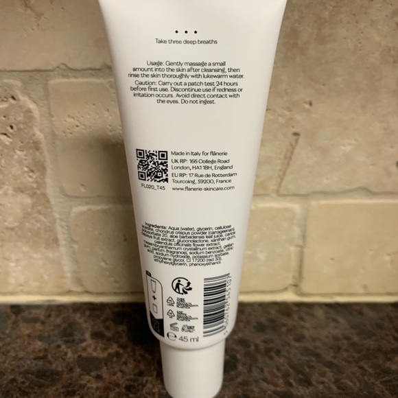 Flanerie Water Lily PHA Pore Refining Exoliator - Picture 2 of 3